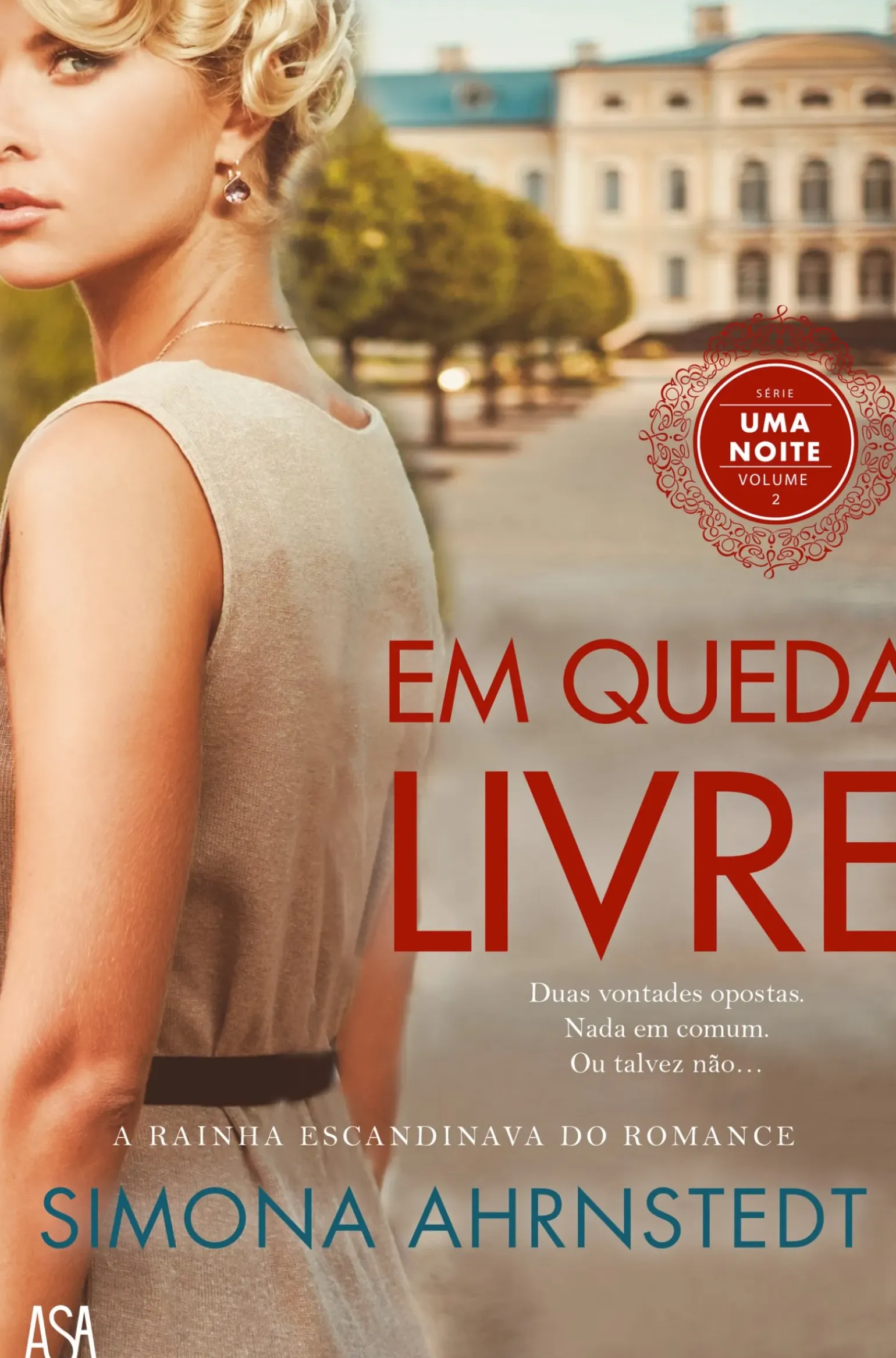 Em Queda Livre de Simona Ahrnstedt